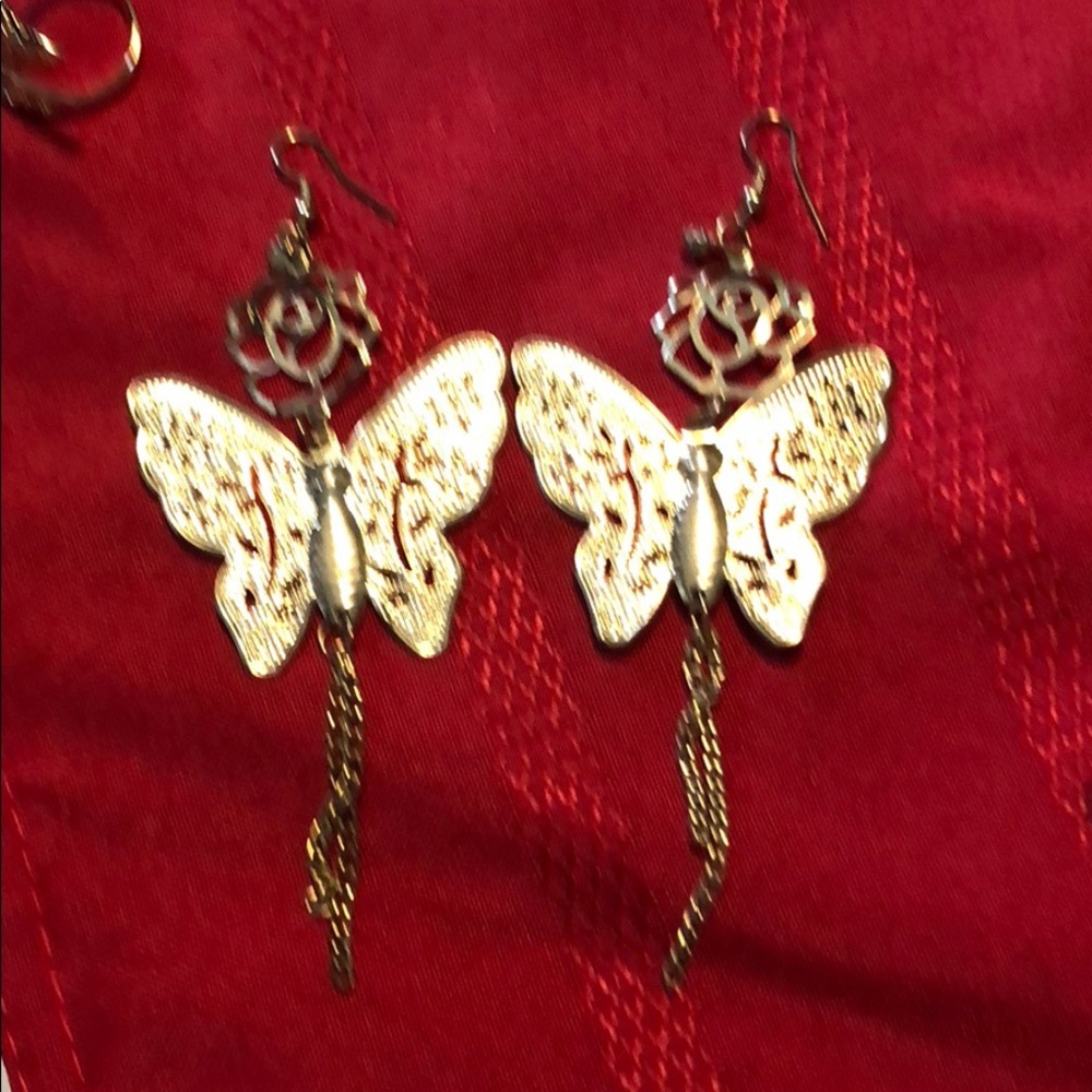 Earring with stone